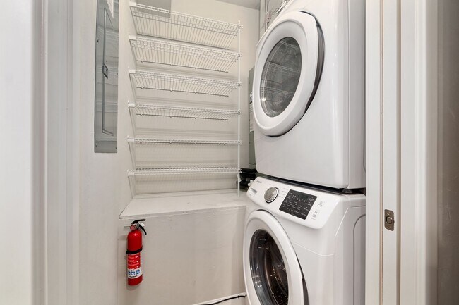 Building Photo - NOW LEASING FOR FALL 2026!