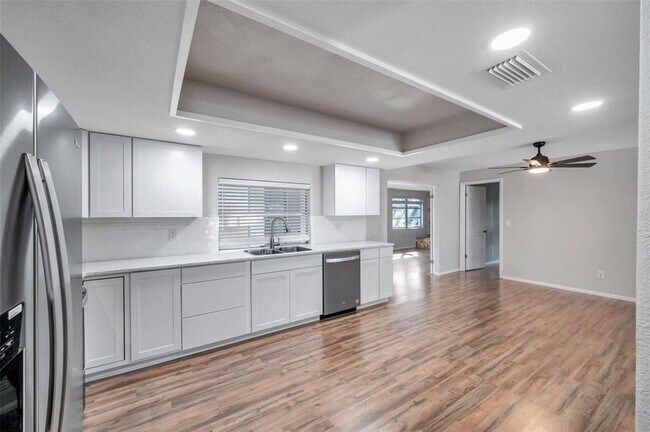 Building Photo - 1995 Meadow Dr