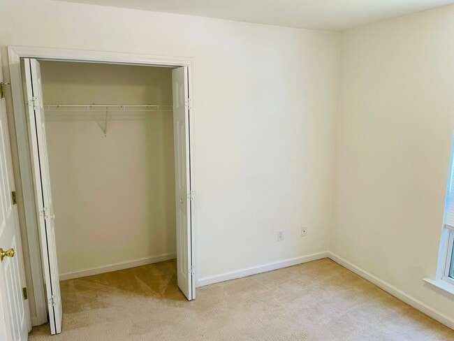 Building Photo - GLEN AT GOLDEN EAGLE