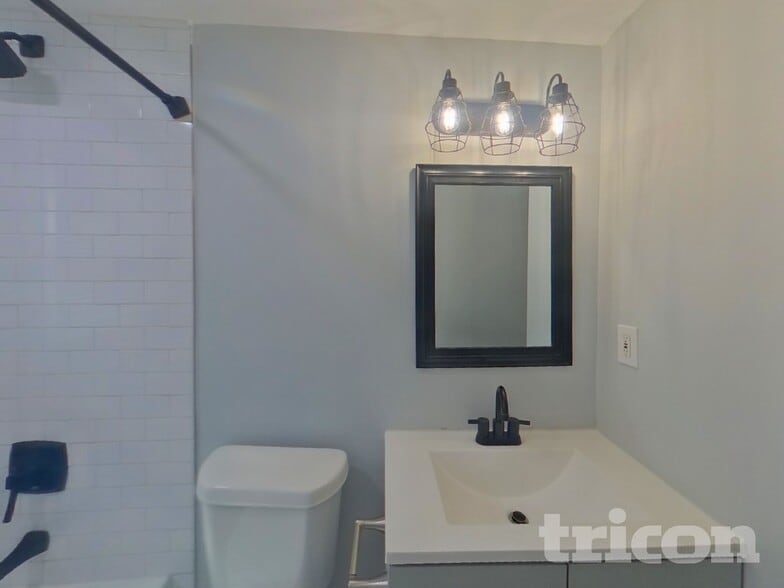 Building Photo - 11 Swan Dr