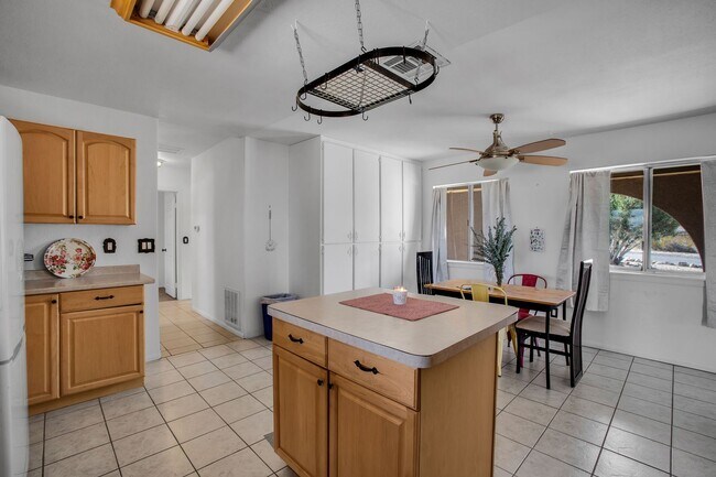 Building Photo - 7565 Sherman Hoyt Ave