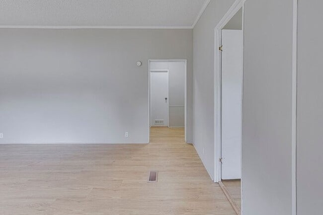 Building Photo - Fully Remodeled 4 Bedroom 2 Bath Home