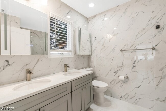 Building Photo - 10 N Rd