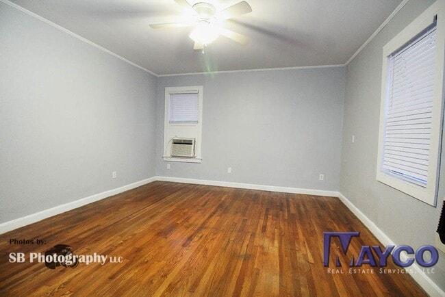 Building Photo - 1 bedroom duplex apartment in Highland!