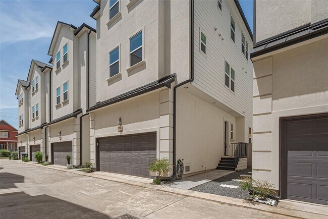 Building Photo - 1237 W 23rd St