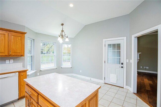 Building Photo - 3800 SE 8th St