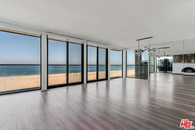 Building Photo - 2308 The Strand