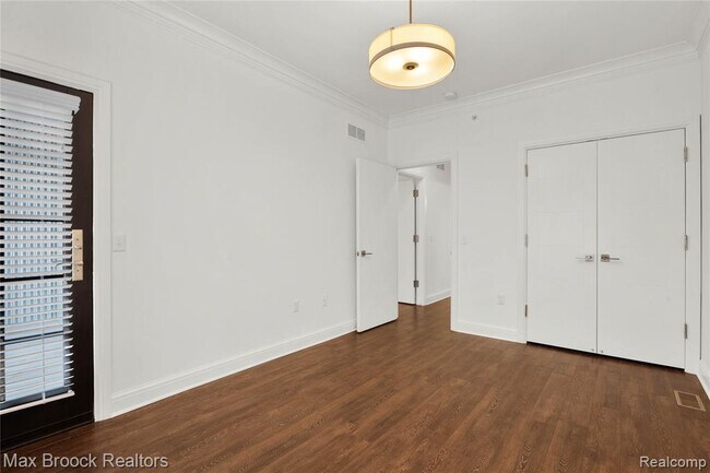 Building Photo - 431 S Eton St