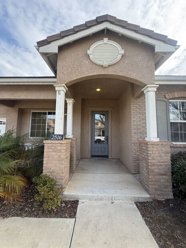 Building Photo - Centrally Located Single Story Home in Traditions