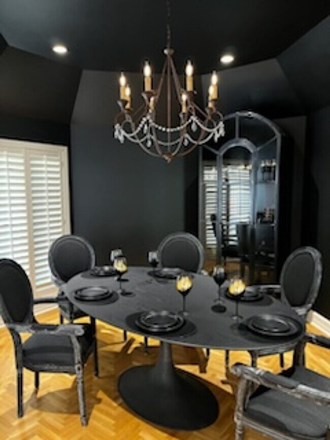 Building Photo - Stunning Custom Built Home with ALL Utilit...
