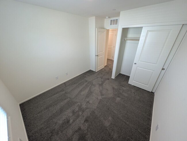 Building Photo - 5009 Hunter Mesa Ave