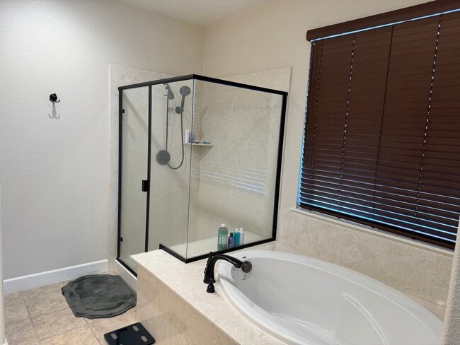 Building Photo - 501 Aster St