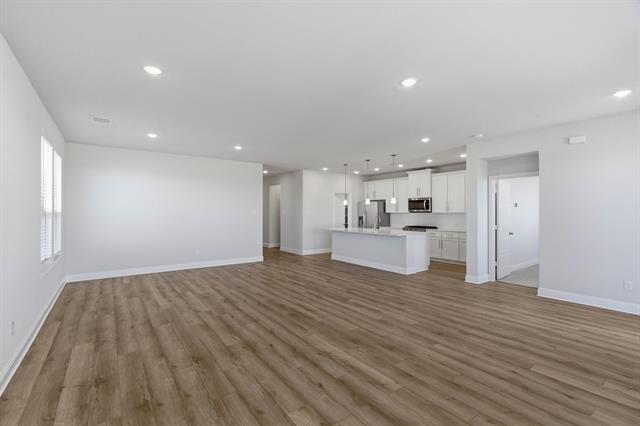 Building Photo - 2020 Beeflower St