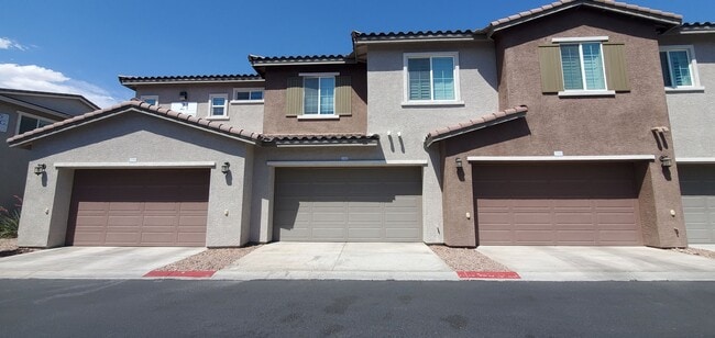 Building Photo - Beautiful townhome features a bright, open-concept layout