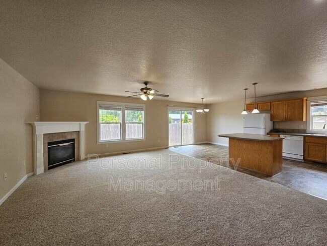 Building Photo - 11809 NE 26th Pl