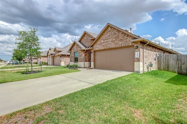 Building Photo - 23819 Padova Gardens Dr