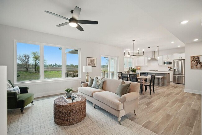 Building Photo - 3 Bedroom Townhome Available November 5th,...