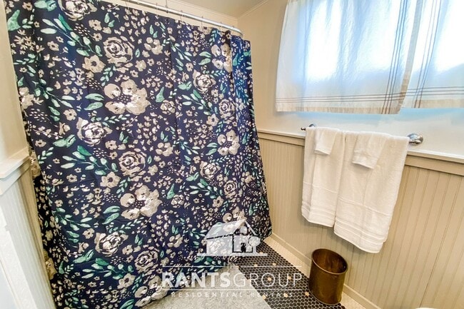 Building Photo - Charming historical home in Tenino!