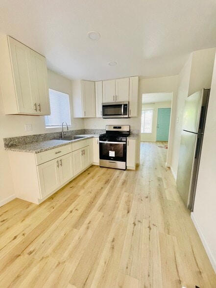 Primary Photo - 1812 Rose Ave