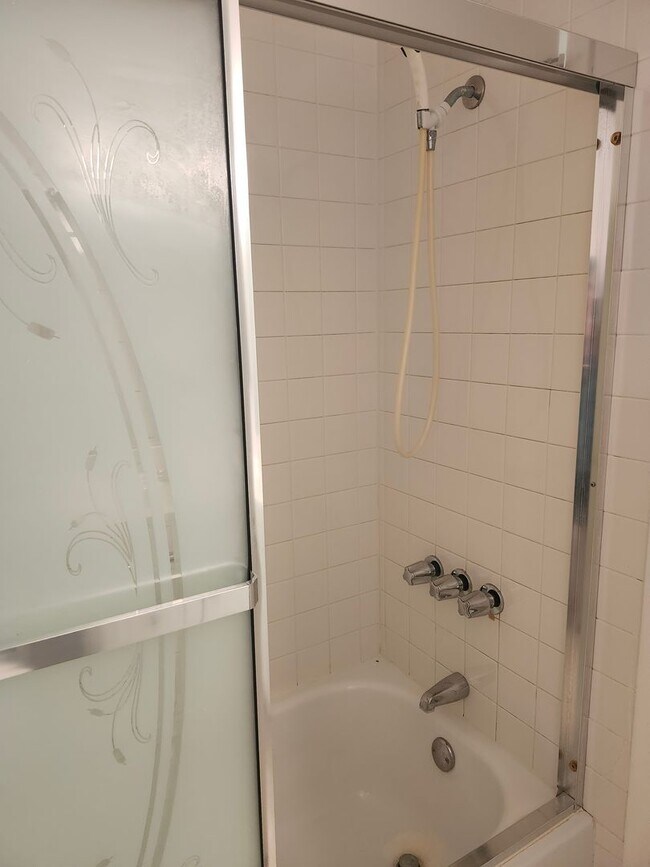 Building Photo - Oak Forrest 55 and older Condominium FOR R...