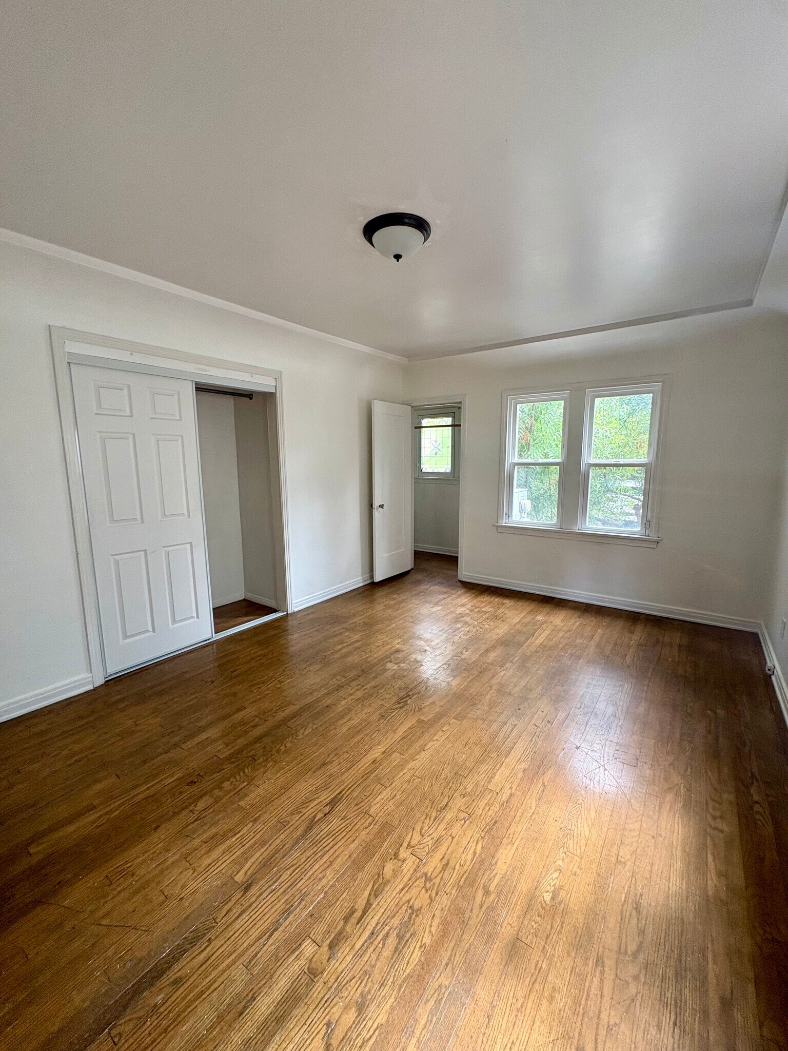 Bedroom 1 + closets - 8512 Saturn St