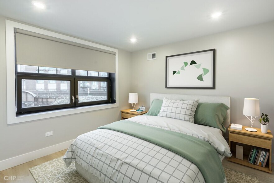 Building Photo - 729 N Sangamon St