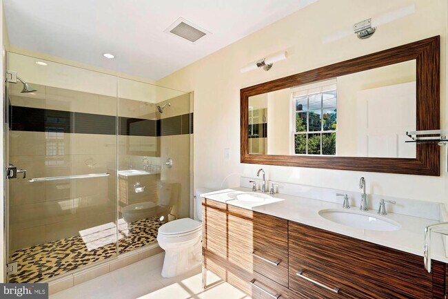 Building Photo - 1610 N Queen St