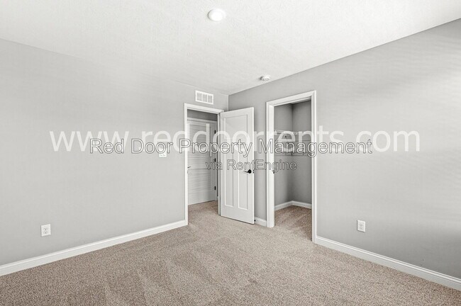 Building Photo - 15648 W Rail Dr