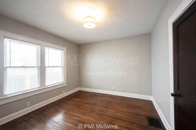 Building Photo - 4905 Broadway St