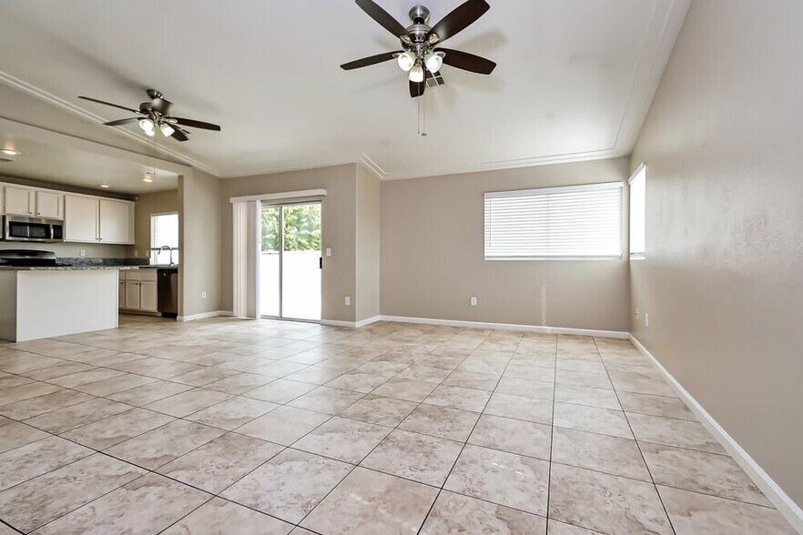 Building Photo - 2306 Hollow Oak Ave