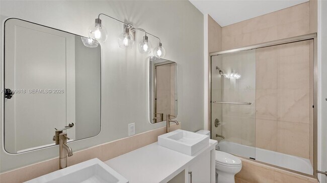 Building Photo - 622 Malaga Ave