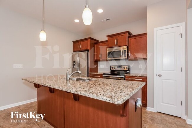 Building Photo - 8120 Dumphries Dr