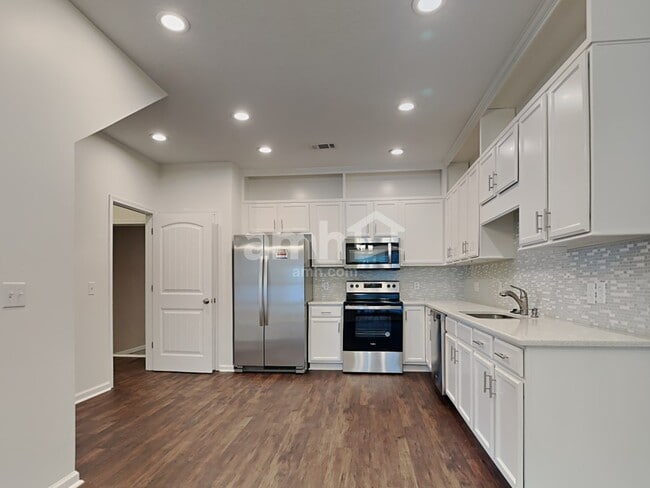 Building Photo - 60 Rhett Ln