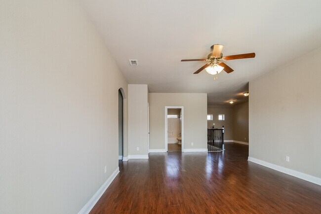 Building Photo - Spacious 4-Bedroom Home in Little Elm
