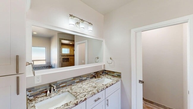 Building Photo - 490 Montecito Dr