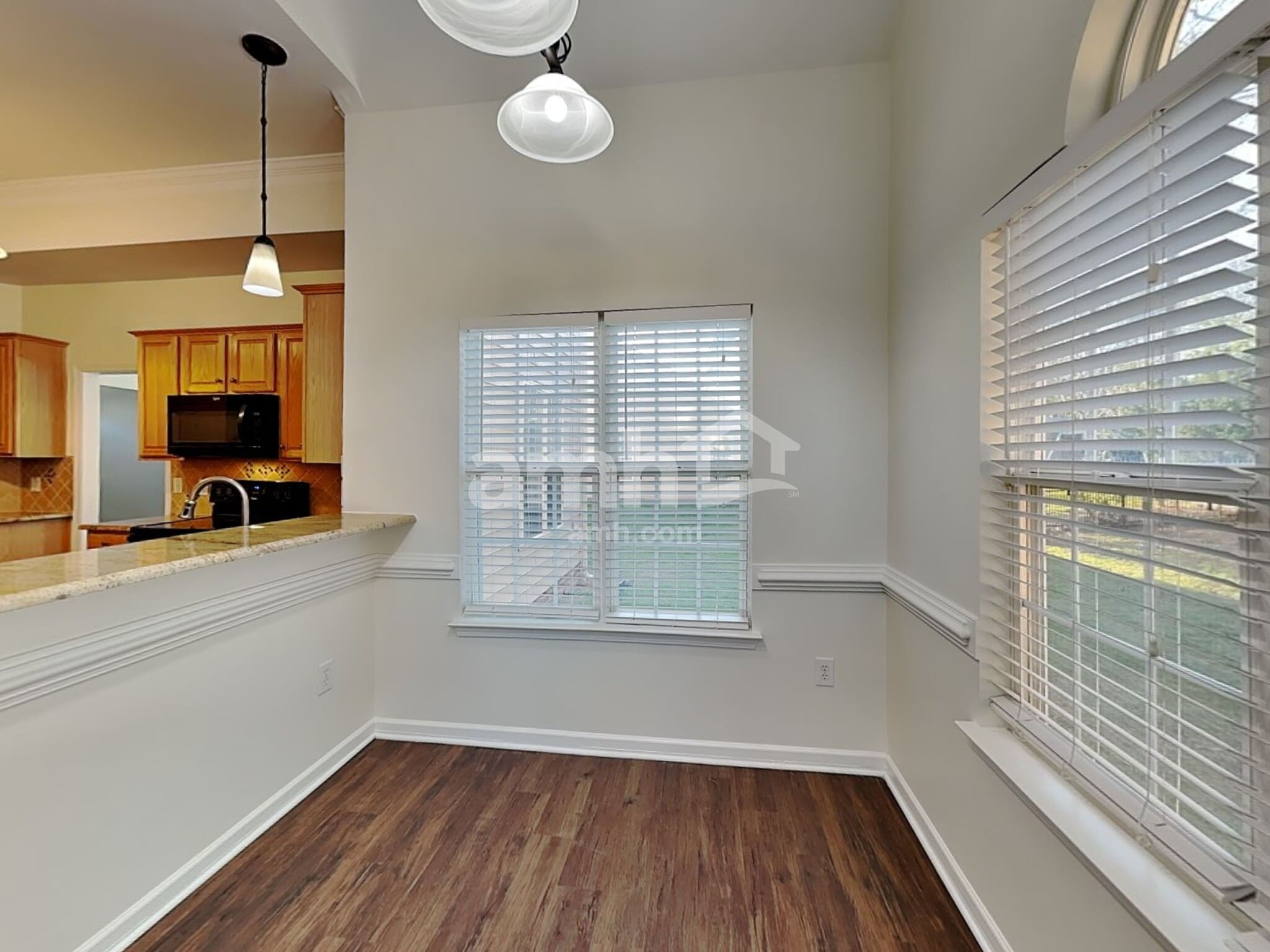 Building Photo - 406 Glencrest Dr