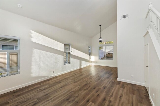 Building Photo - A move-in-ready family home in Riverside’s sought-after Orangecrest neighborhood