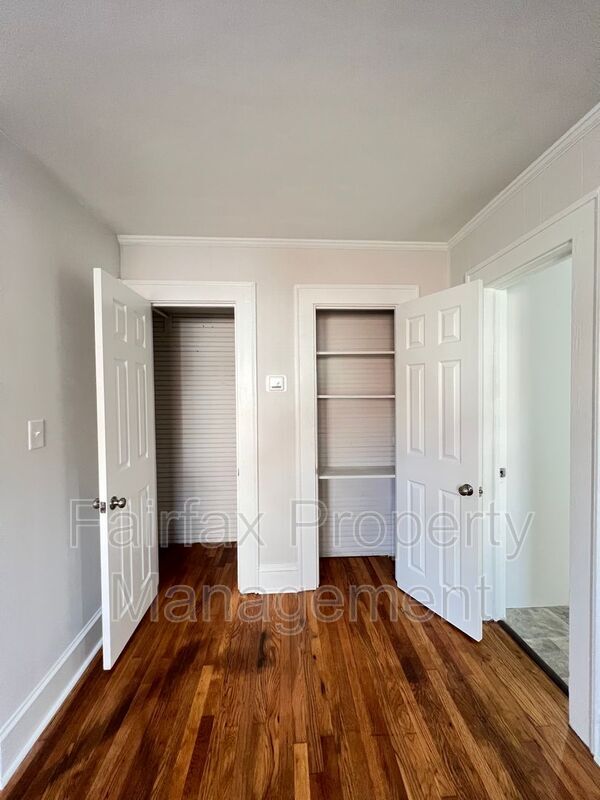 Building Photo - 102 W Summit Ave