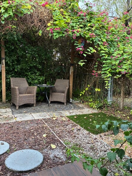 Building Photo - 6635 SW 51st Ter