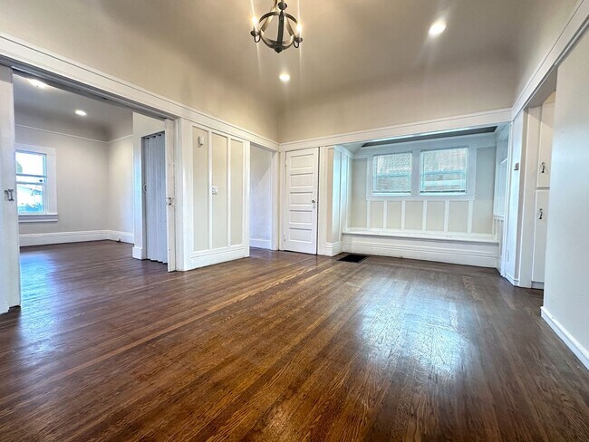 Building Photo - 1522