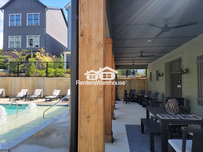 Building Photo - 3270 Stillwood Dr