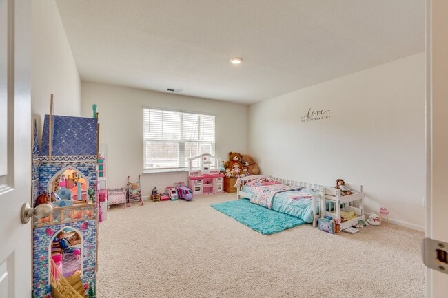 Building Photo - 4 bed/2.5 bath in Kingsport, TN