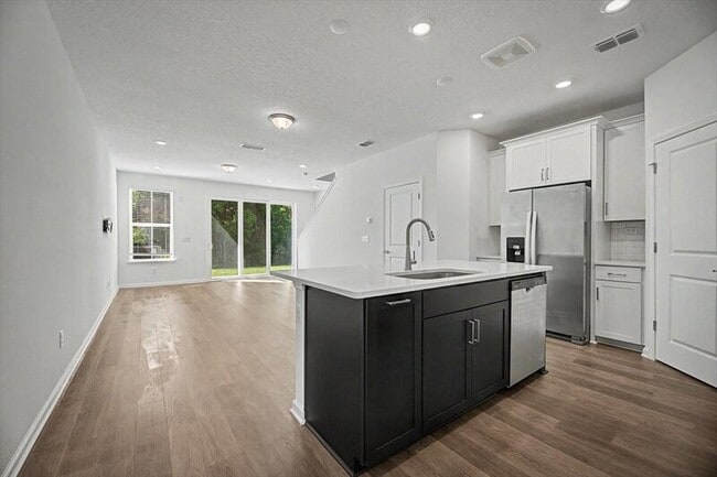 Building Photo - 61 Mellowood Ln