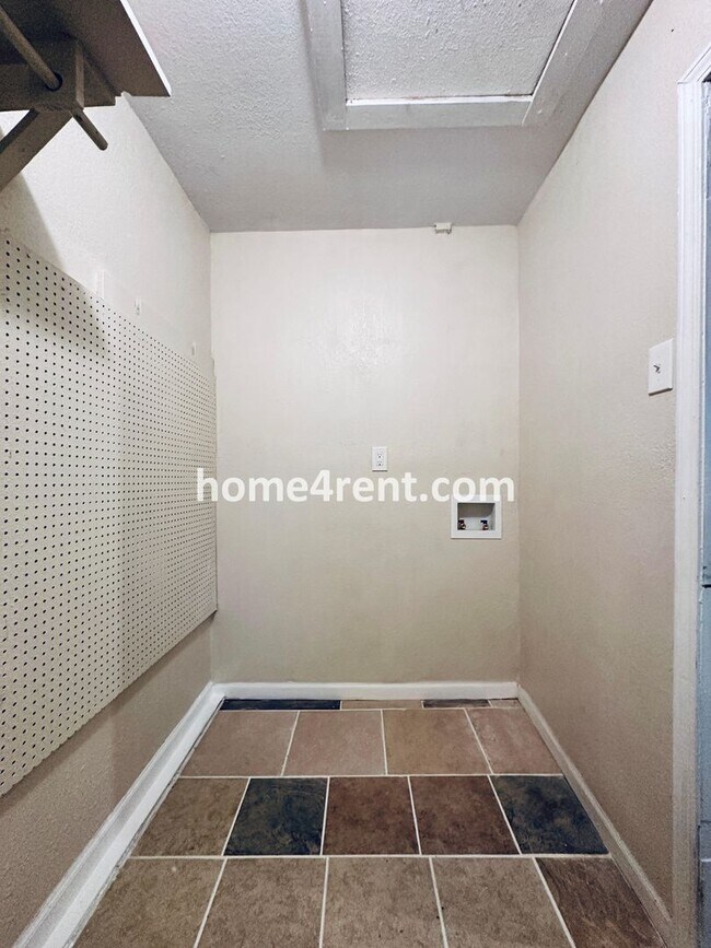 Building Photo - Lovely Three Bedroom Home in KCMO and an Updated Kitchen  w/ Granite and SS Appliances, including...