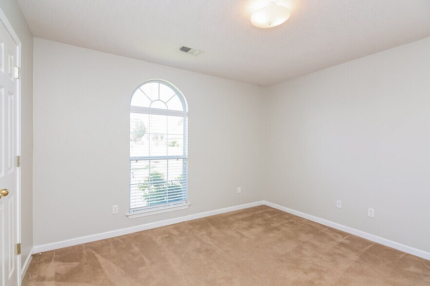 Building Photo - 13141 Sandbourne S