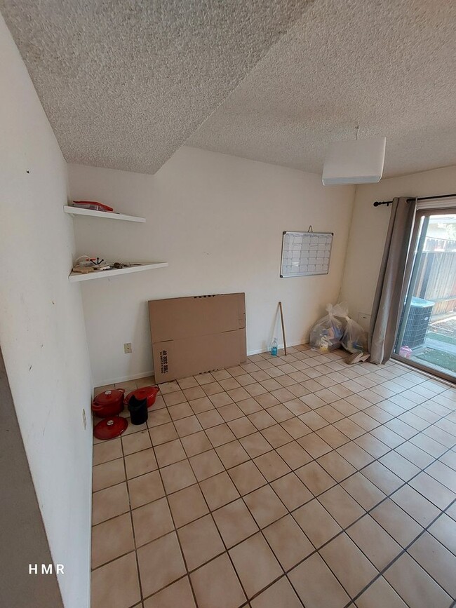 Building Photo - 3 bedrooms 3 baths in San Dimas Glenwood T...