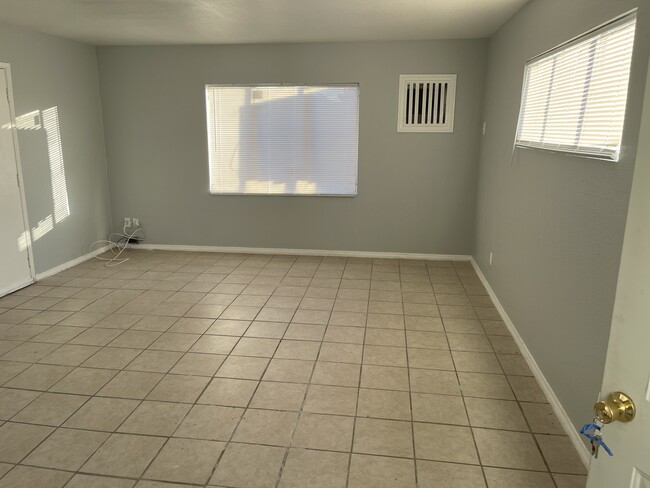 Building Photo - 44321 Elm Ave