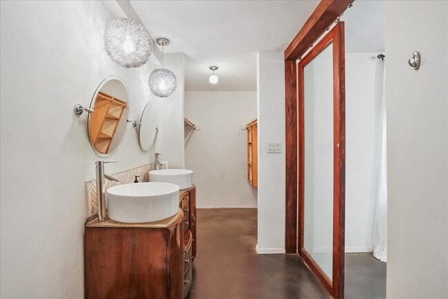 Building Photo - 5707 West Gate Blvd