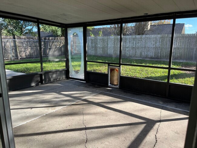 Building Photo - 325 Redwing Way