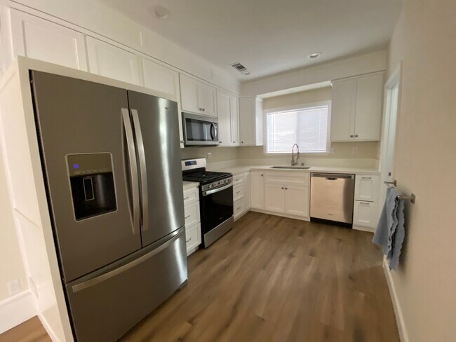 Building Photo - 1341 N Coronado St